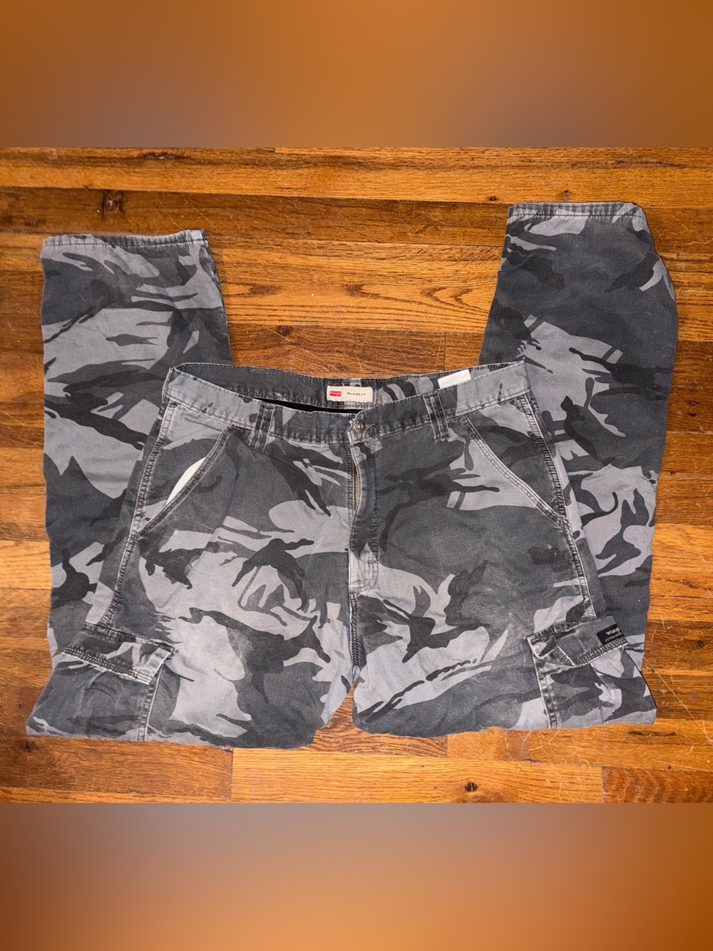Wrangler Men's Black & Gray Camo Cargo Pants